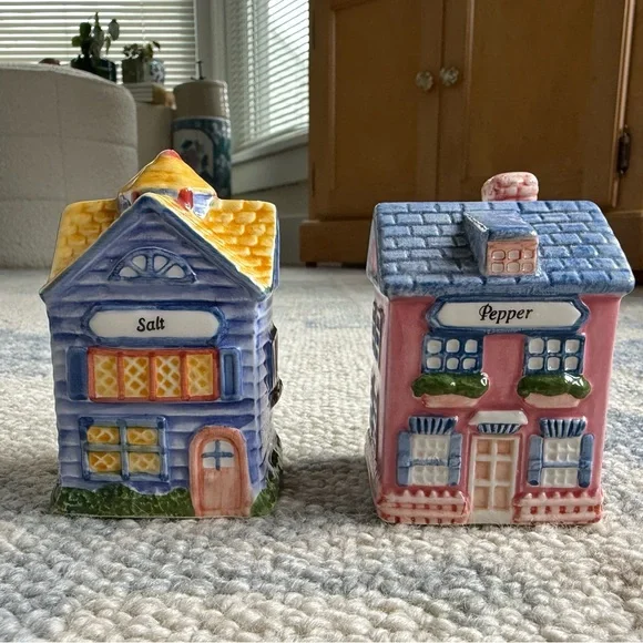 New in Box Vintage Avon Spice Jar Victorian Cottage Salt and Pepper Shakers - Picture 2 of 6